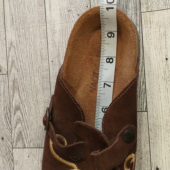 Naots Scandinavian Collection Embroidered Suede Leather Clog Sz 8 - Picture 8 of 9